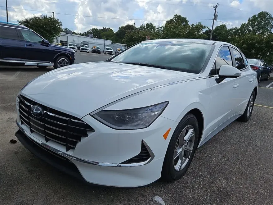 2023 Hyundai Sonata SE photo 1