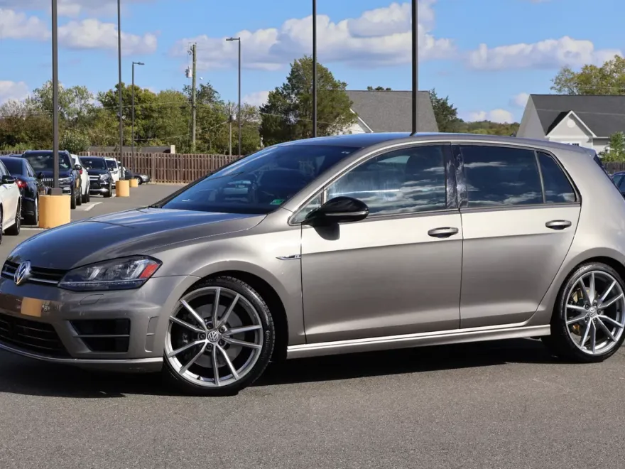 2017 Volkswagen Golf R Base photo 1