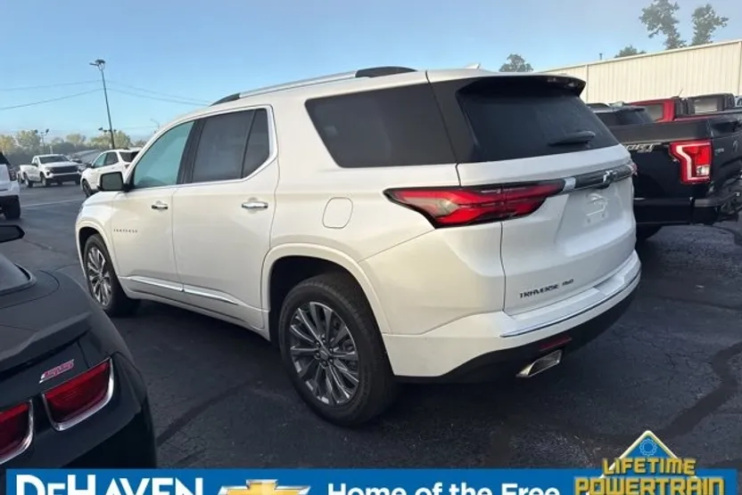 2023 Chevrolet Traverse Premier photo 1