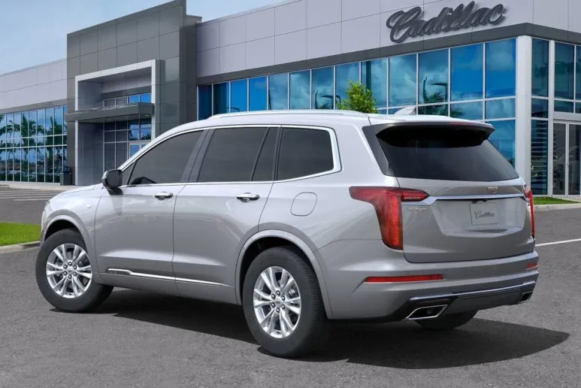 2025 Cadillac XT4 Luxury photo 1