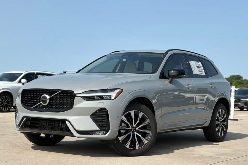 2025 Volvo XC60 B5 Plus photo 1
