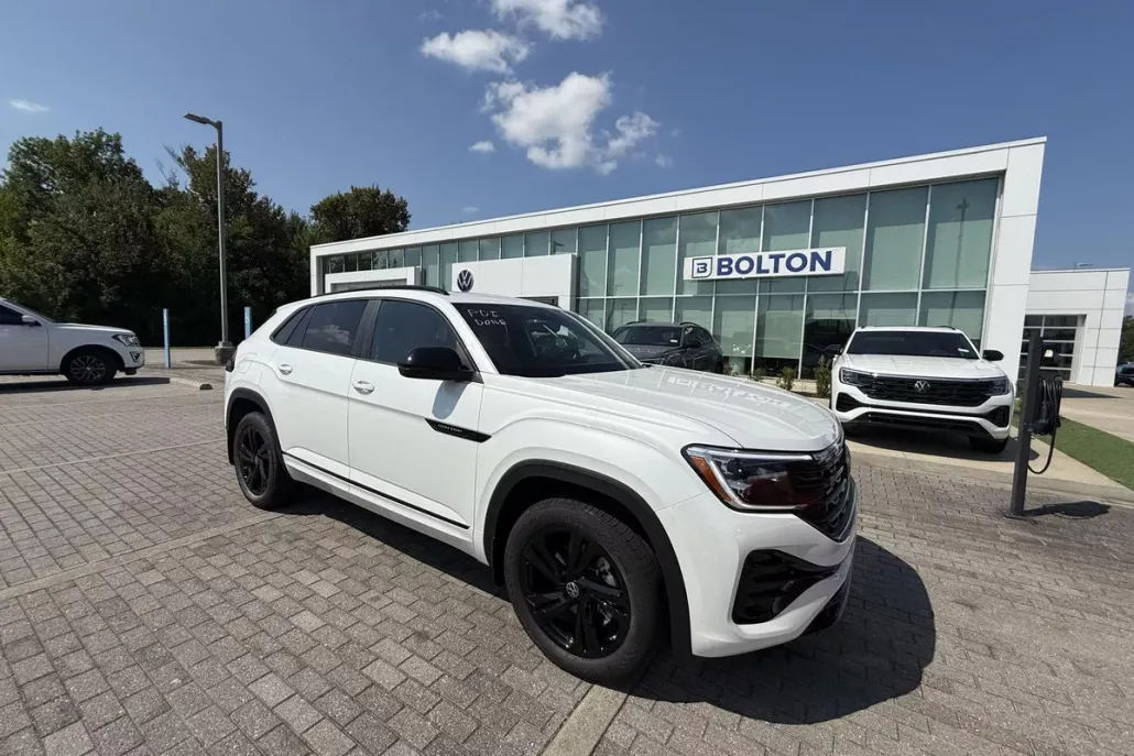 2026 Volkswagen Atlas Cross Sport SEL R-Line photo 1