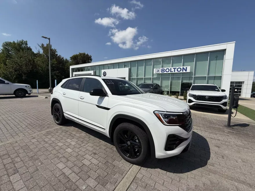 2026 Volkswagen Atlas Cross Sport SEL R-Line photo 1