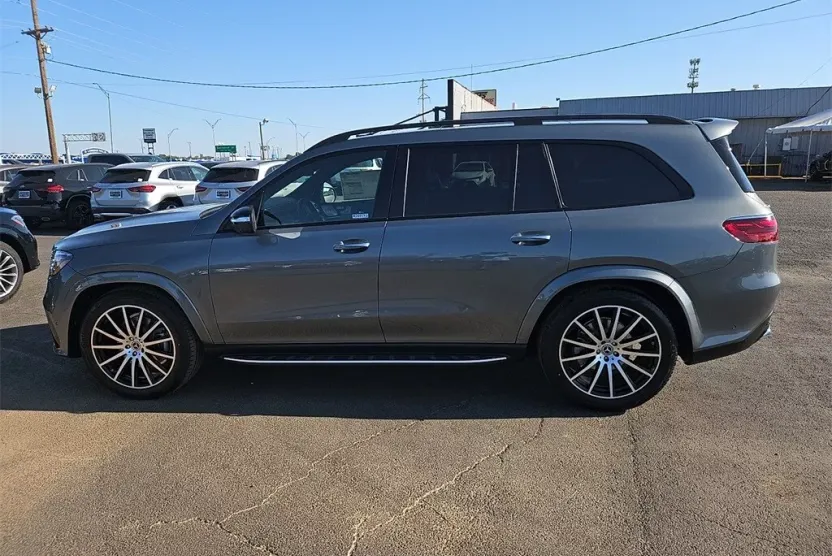 2026 Mercedes Benz GLS 450 4MATIC photo 1