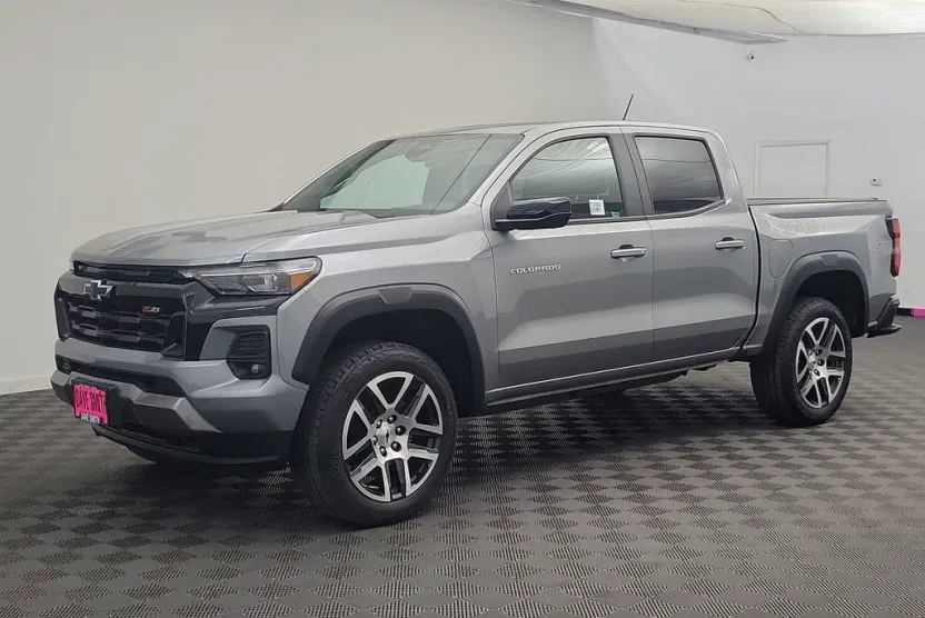 2023 Chevrolet Colorado Z71 photo 1