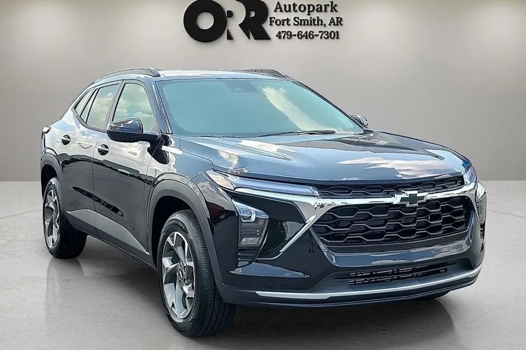 2025 Chevrolet Trax LT photo 1
