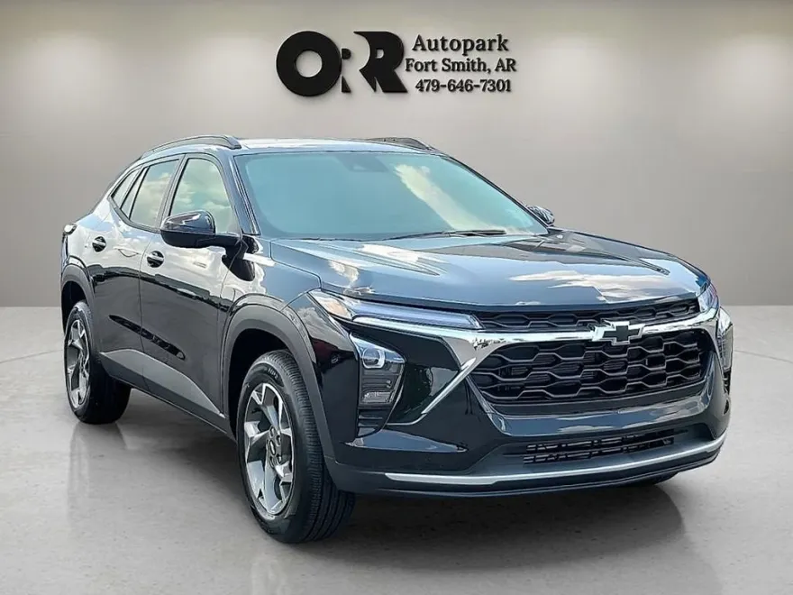 2025 Chevrolet Trax LT photo 1