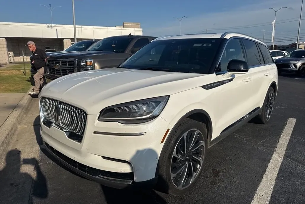 2023 Lincoln Aviator Reserve photo 1