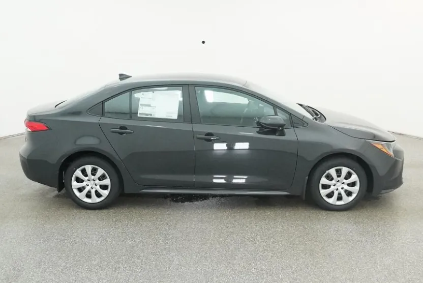 2025 Toyota Corolla LE photo 1
