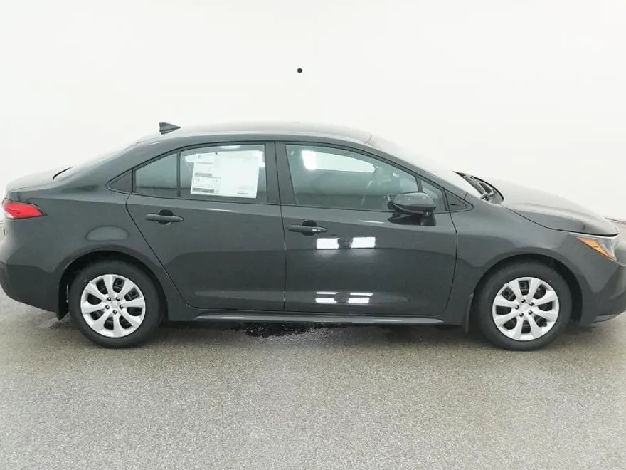 2025 Toyota Corolla LE photo 1