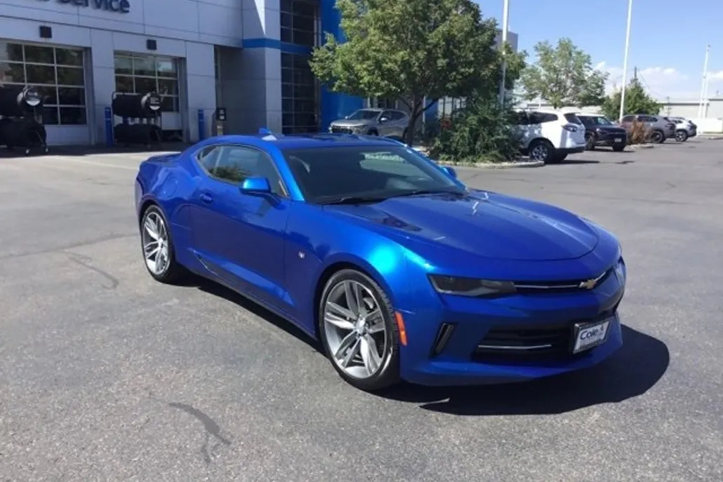2017 Chevrolet Camaro 1LT photo 1