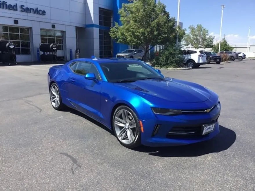 2017 Chevrolet Camaro 1LT photo 1