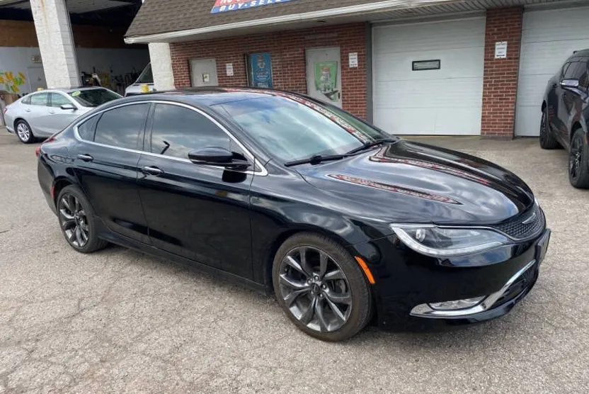 2016 Chrysler 200 C photo 1