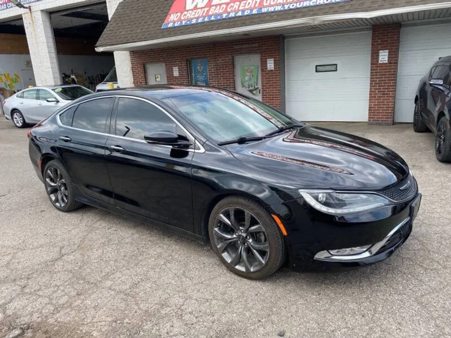 2016 Chrysler 200 C photo 1