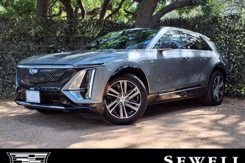 2024 Cadillac Lyriq Luxury photo 1