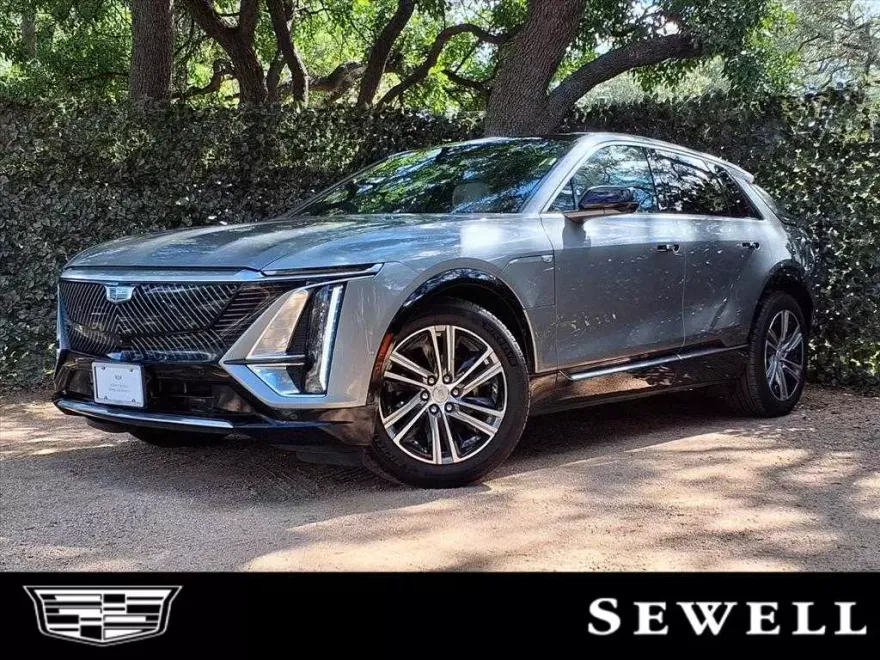 2024 Cadillac Lyriq Luxury photo 1