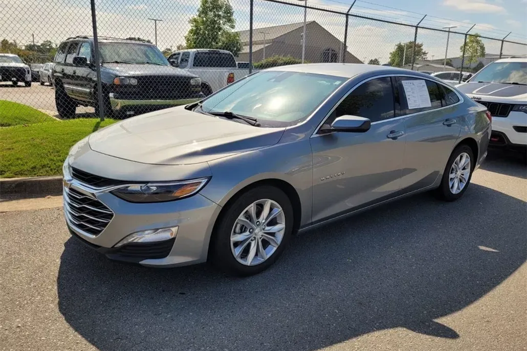 2024 Chevrolet Malibu 1LT photo 1