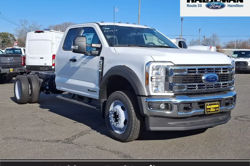 2024 Ford F-550 photo 1