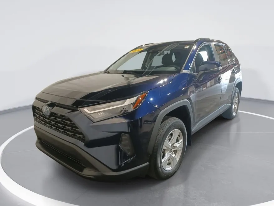 2024 Toyota RAV4 Hybrid XLE photo 1