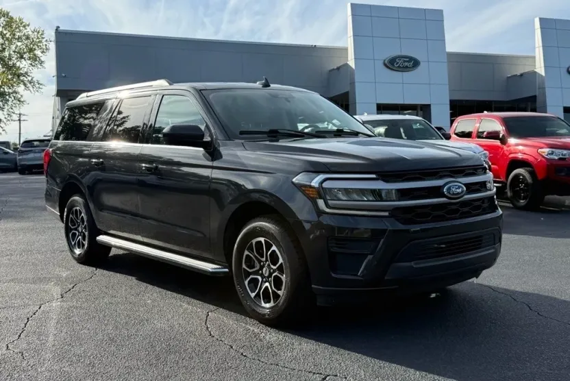 2023 Ford Expedition MAX XLT photo 1