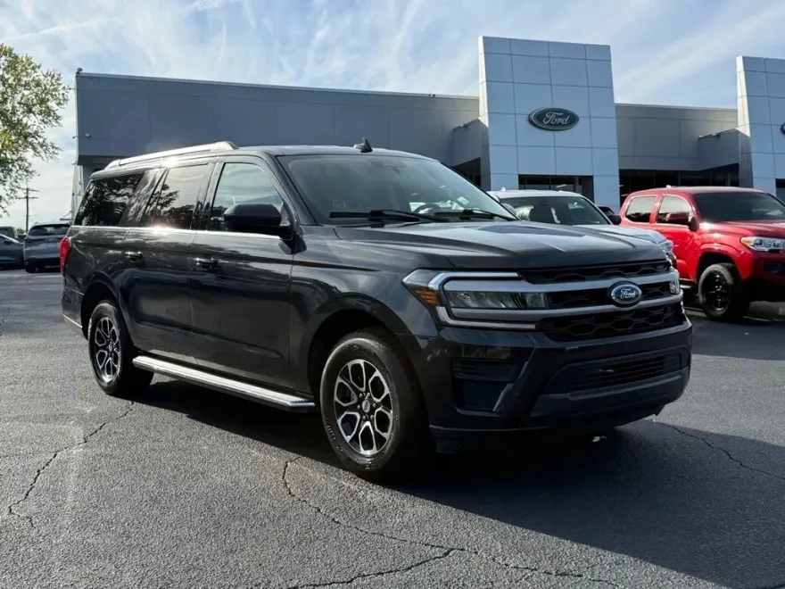 2023 Ford Expedition MAX XLT photo 1