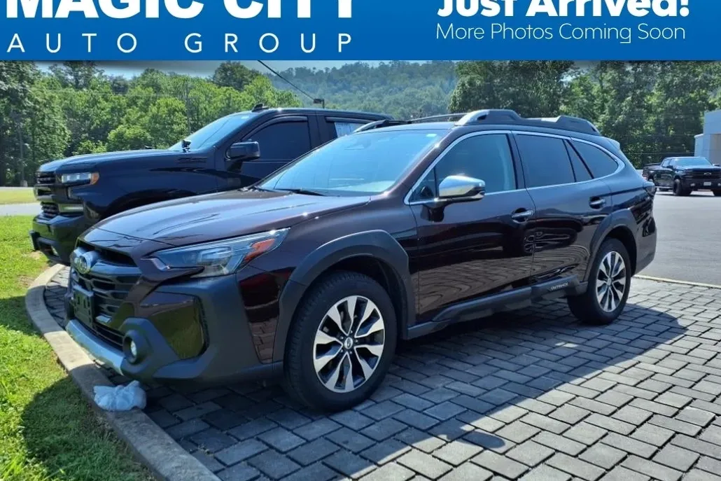 2023 Subaru Outback Touring XT photo 1