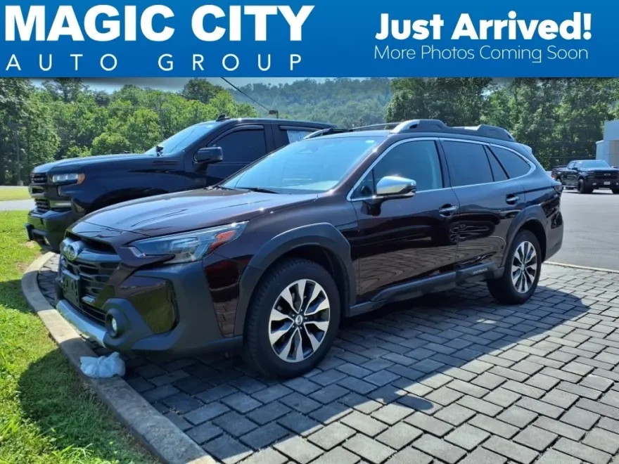 2023 Subaru Outback Touring XT photo 1