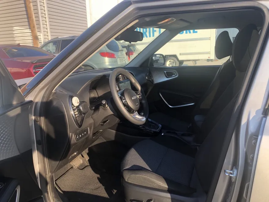 2023 Kia Soul S photo 1