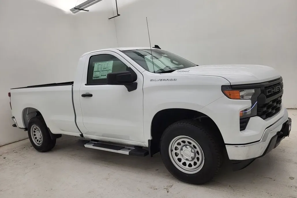 2025 Chevrolet Silverado 1500 photo 1