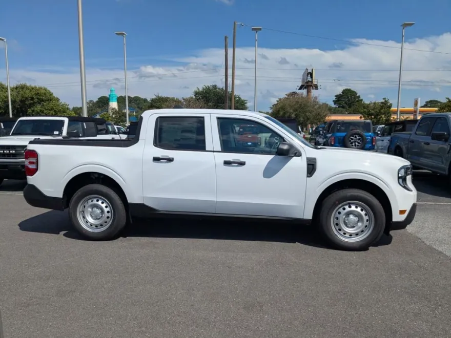 2025 Ford Maverick XL photo 1