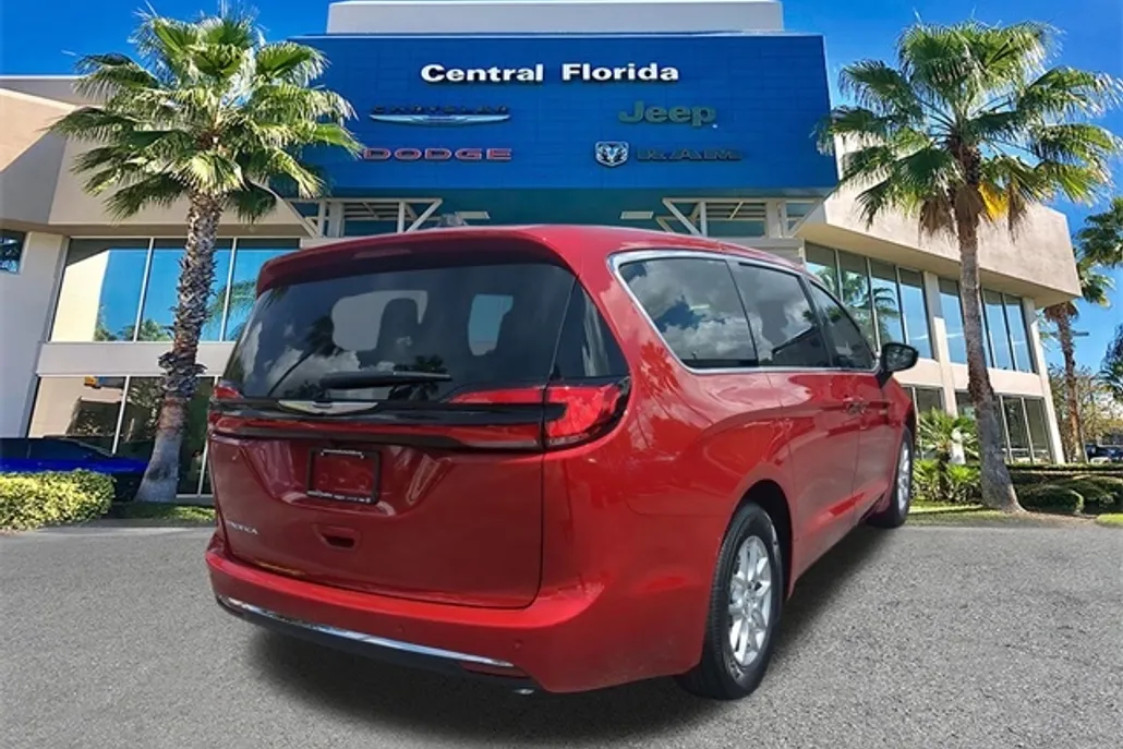 2026 Chrysler Pacifica photo 1