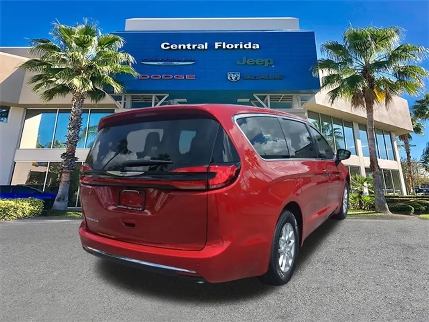 2026 Chrysler Pacifica photo 1