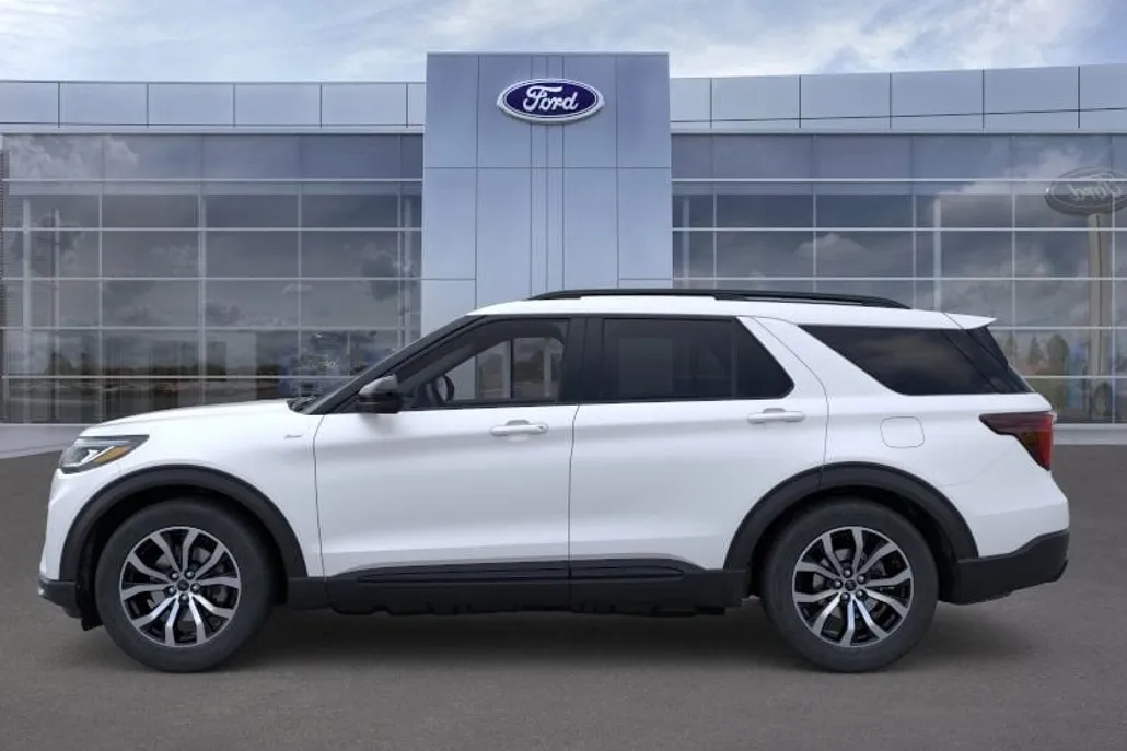 2025 Ford Explorer ST-Line photo 1