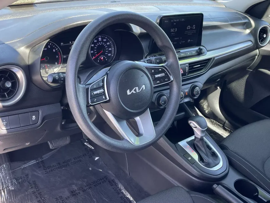 2023 Kia Forte LXS photo 1