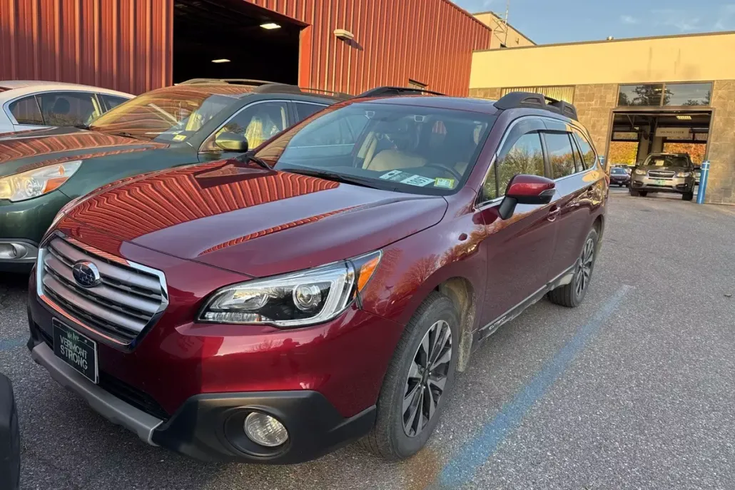 2016 Subaru Outback 2.5i Limited photo 1