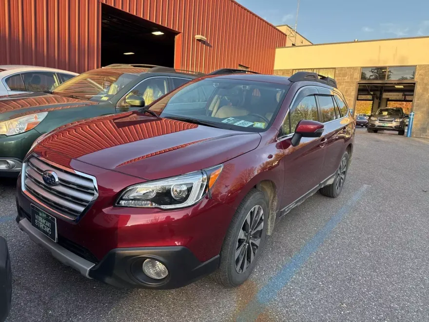 2016 Subaru Outback 2.5i Limited photo 1
