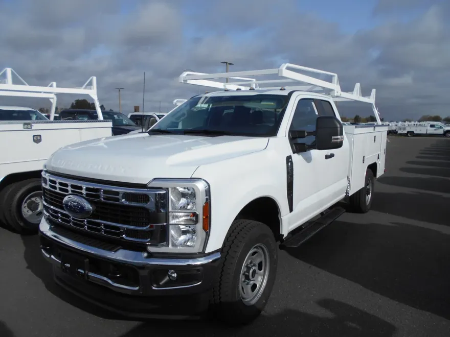 2025 Ford F-350 photo 1