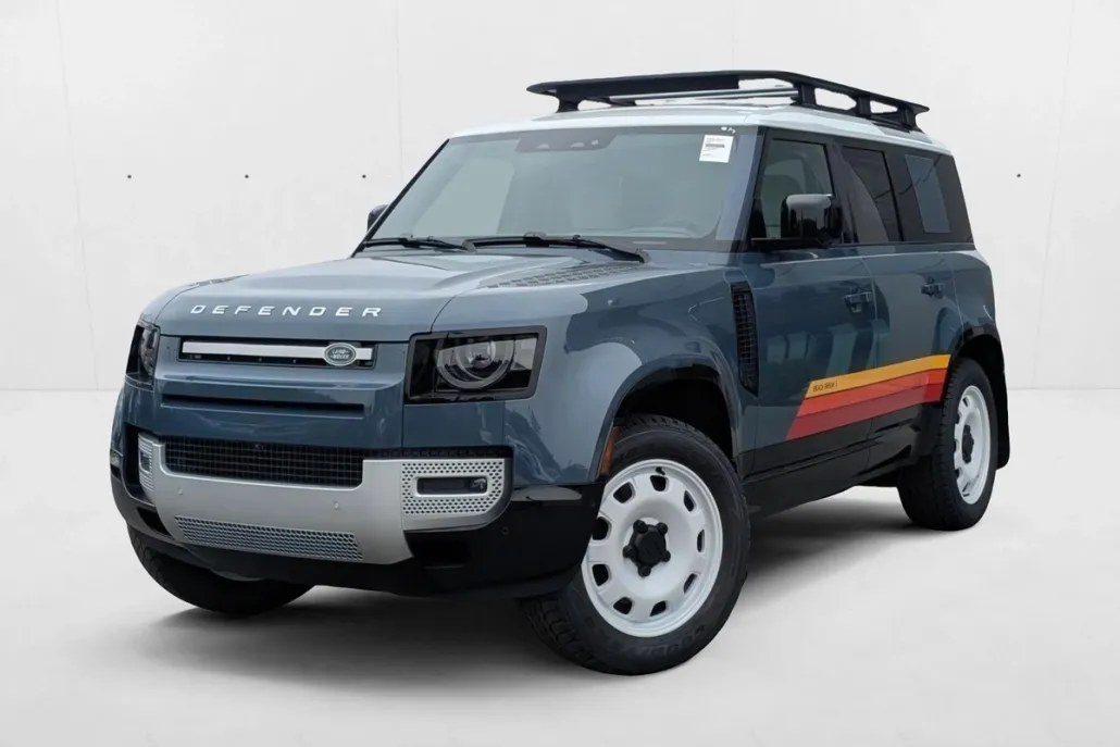 2025 Land Rover Defender 110 S photo 1