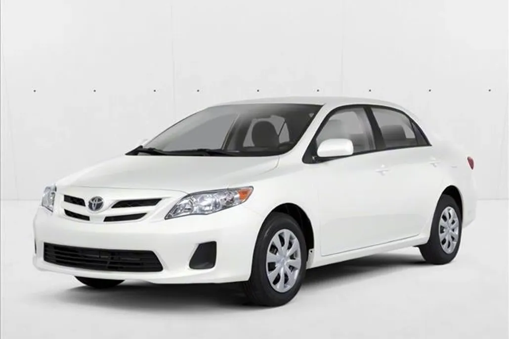 2013 Toyota Corolla LE photo 1