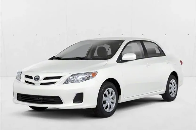 2013 Toyota Corolla LE photo 1
