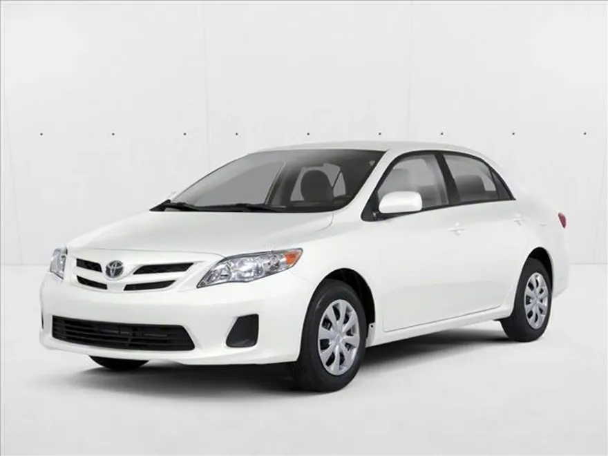 2013 Toyota Corolla LE photo 1