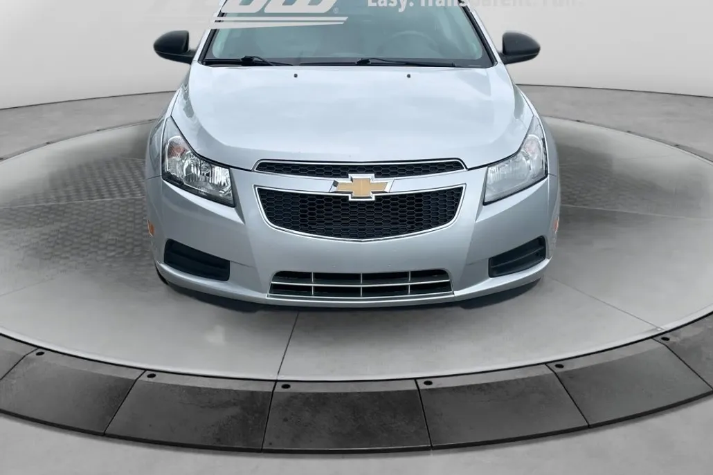 2013 Chevrolet Cruze LS photo 1