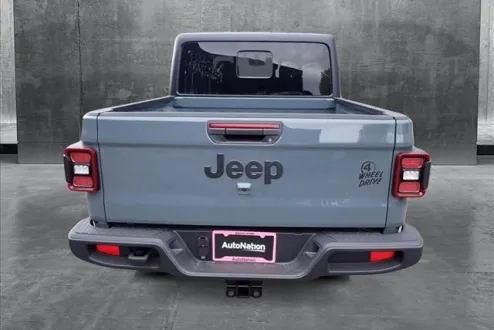 2025 Jeep Gladiator Willys photo 3