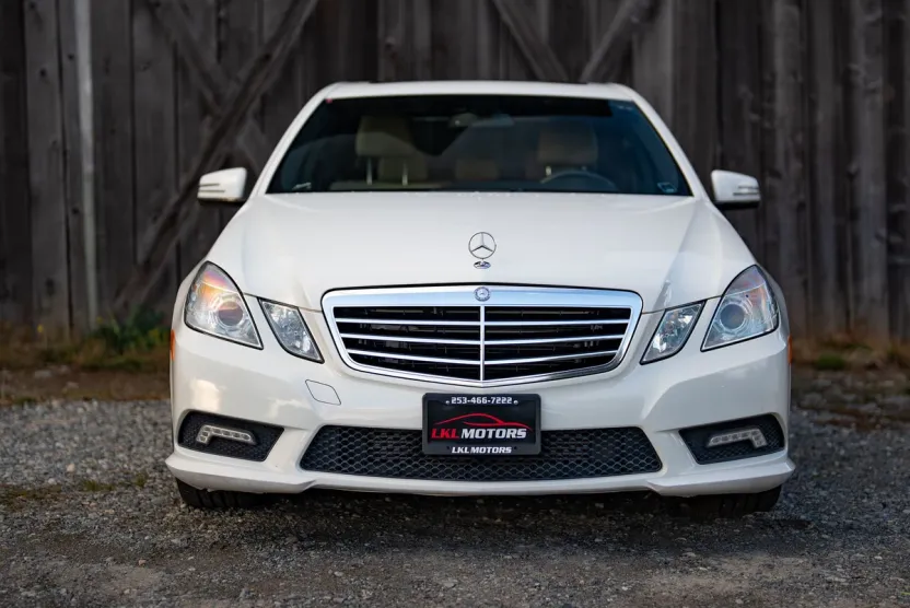 2011 Mercedes Benz E 350 Sport BlueTEC Sedan photo 1