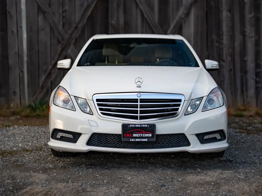 2011 Mercedes Benz E 350 Sport BlueTEC Sedan photo 1