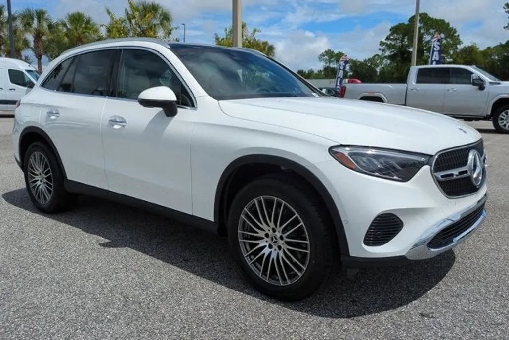 2026 Mercedes Benz GLC 300 4MATIC photo 1