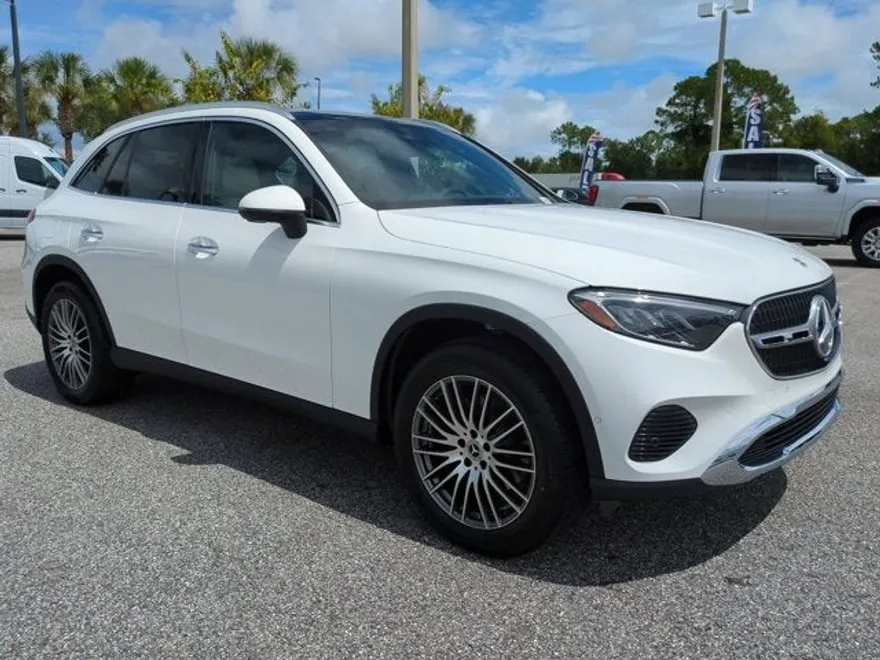 2026 Mercedes Benz GLC 300 4MATIC photo 1