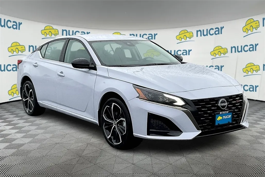 2025 Nissan Altima 2.5 SR photo 1