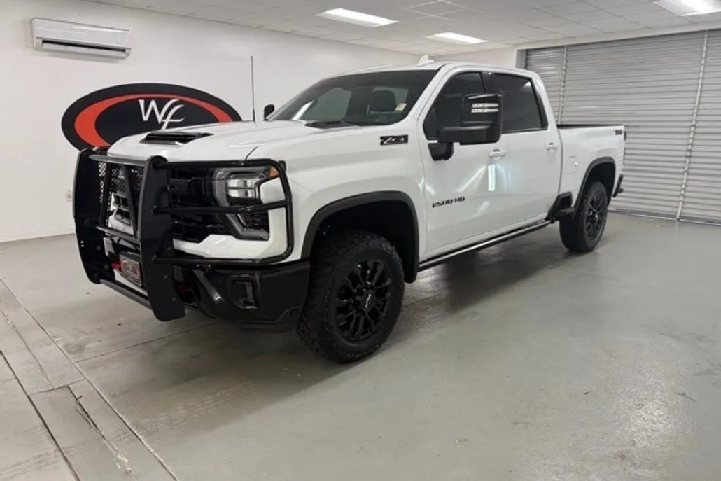 2025 Chevrolet Silverado 2500HD LTZ photo 1