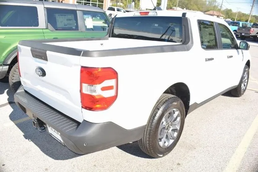 2025 Ford Maverick XLT photo 1